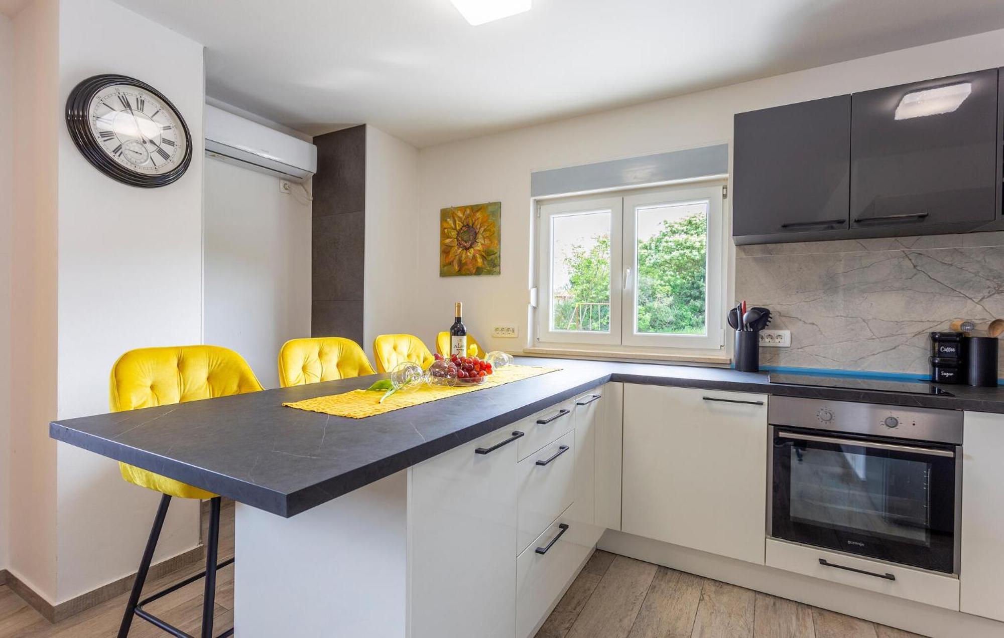 Pet Friendly In With Wifi Pula